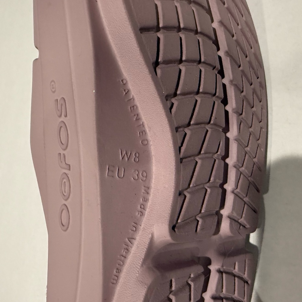 OOFOS Slides Size 8 - Picture 7 of 7